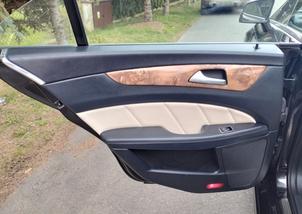 Mercedes-Benz CLS cena 72900 przebieg: 309000, rok produkcji 2011 z Radom małe 742
